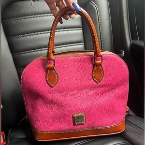 EUC- Dooney & Bourke pink bag pebble grain zipper closure